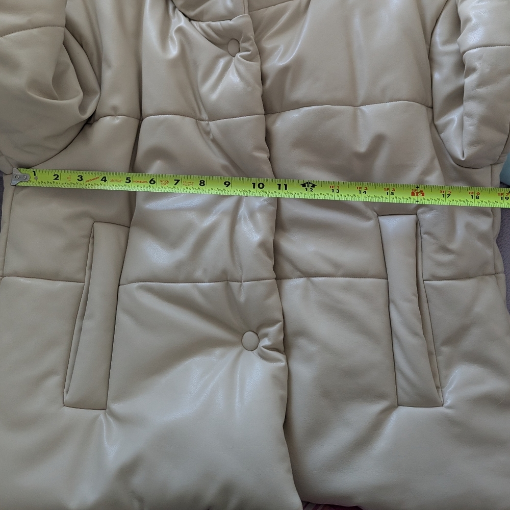 Elegant Beige Puffer Jacket for Women - Picture 15 of 15